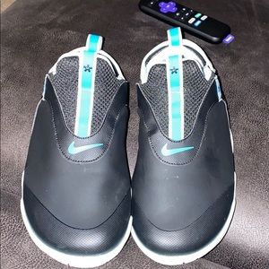 Nike zoom pulse for healthcare workers in black